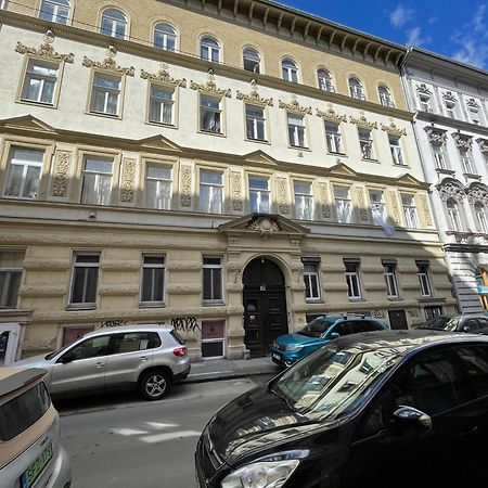 Little Oasis Close To The Opera Budapest Bagian luar foto